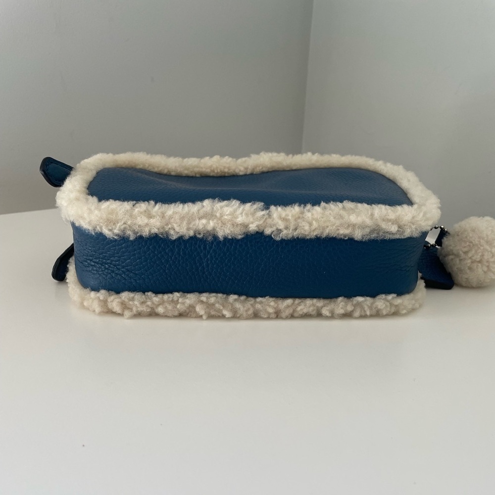 Nwt Coach shearling crossbody bag - Picture 9 of 10